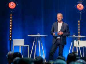 Présentateur-Yan-Kuszak